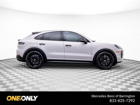 Used 2024 Porsche Cayenne Turbo GT AWD/4WD image 6