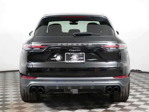 Certified 2023 Porsche Cayenne Platinum Edition image 6