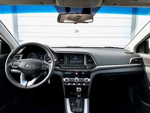 Used 2020 Hyundai Elantra SE w/ Cargo Package (C1) FWD image 13