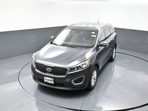 Used 2017 Kia Sorento AWD image 42