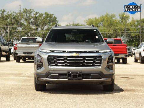 Used 2025 Chevrolet Equinox LT w/ Convenience Package II FWD image 2