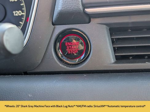 Used 2025 Honda Pilot Touring image 7