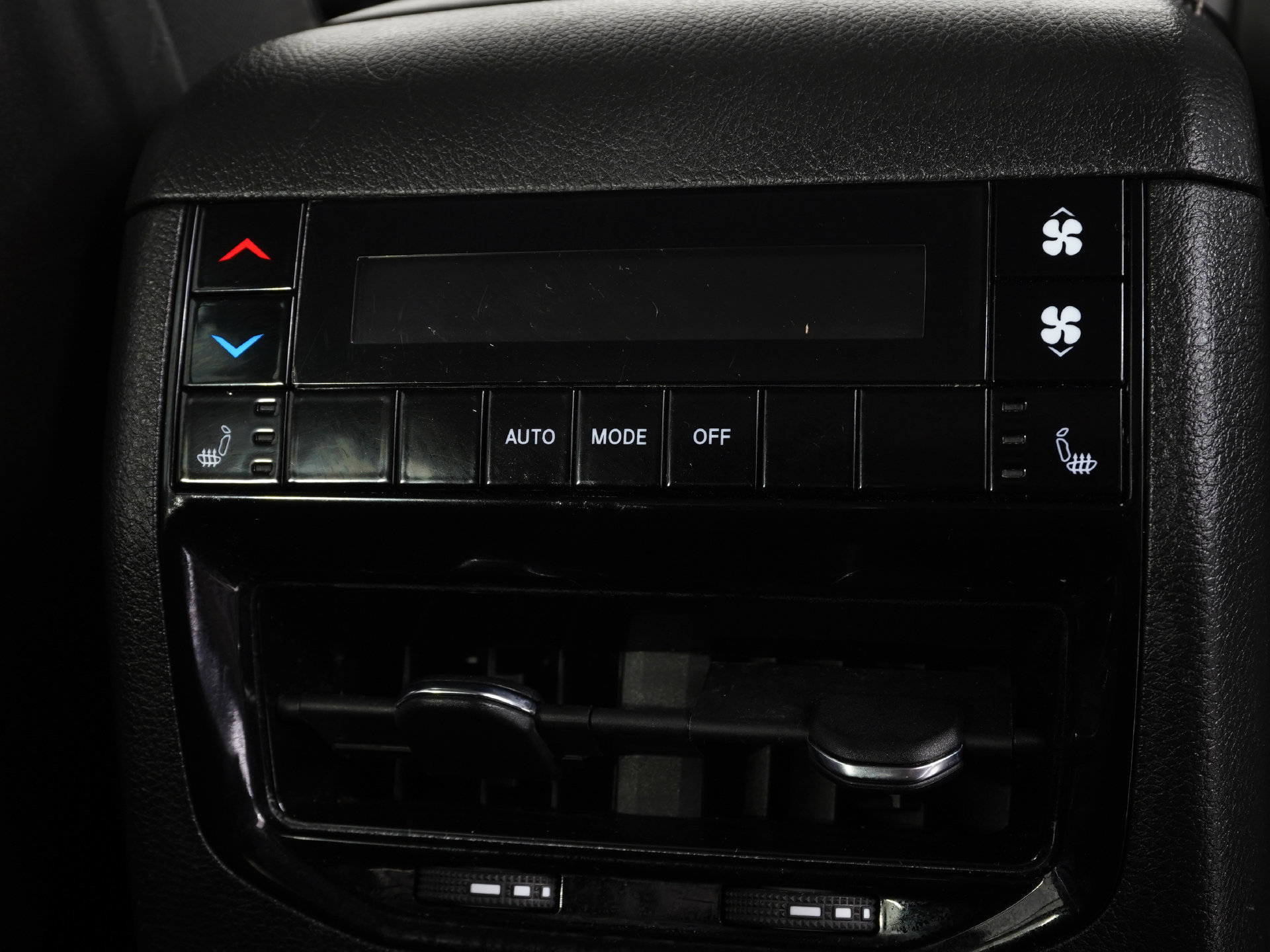 Used 2023 Jeep Grand Cherokee L Limited AWD/4WD image 11