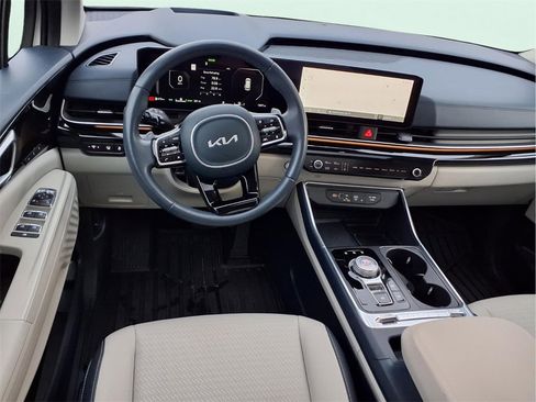 Used 2025 Kia Carnival SX Prestige image 16