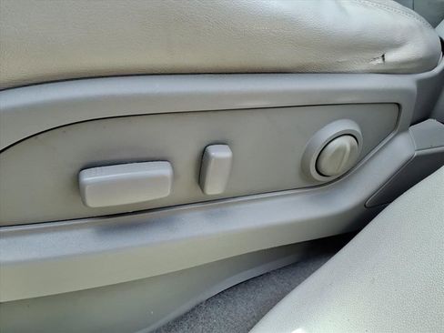 Used 2016 Buick Enclave Premium w/ Experience Buick Package FWD image 4