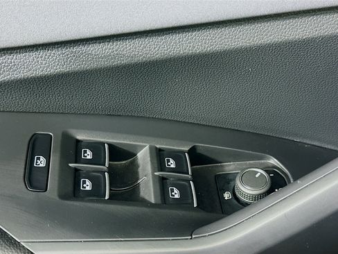 Used 2025 Volkswagen Jetta SE image 15