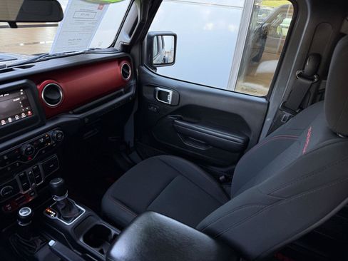 Used 2018 Jeep Wrangler Unlimited Rubicon AWD/4WD image 17