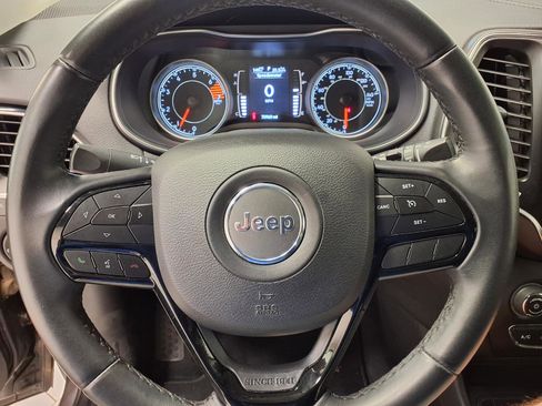 Used 2019 Jeep Cherokee Latitude Plus FWD image 21