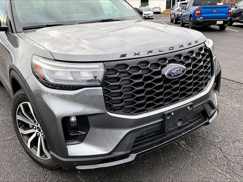 Used 2025 Ford Explorer ST-Line AWD/4WD image 3
