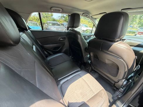 Used 2019 Chevrolet Trax LT w/ LT Convenience Package FWD image 13