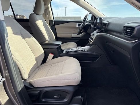 Used 2021 Ford Explorer XLT image 26