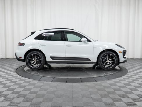 Certified 2022 Porsche Macan AWD/4WD image 8