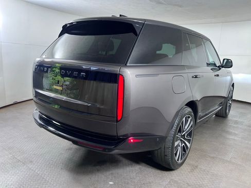 Used 2024 Land Rover Range Rover SE AWD/4WD image 8