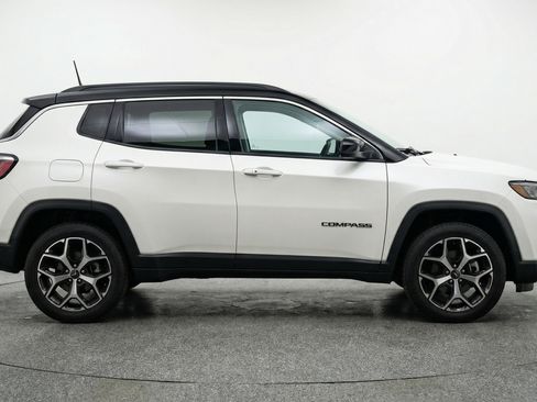 Used 2025 Jeep Compass Limited image 11