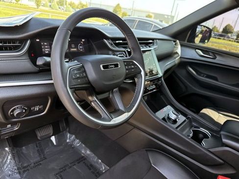Used 2024 Jeep Grand Cherokee Altitude AWD/4WD image 22