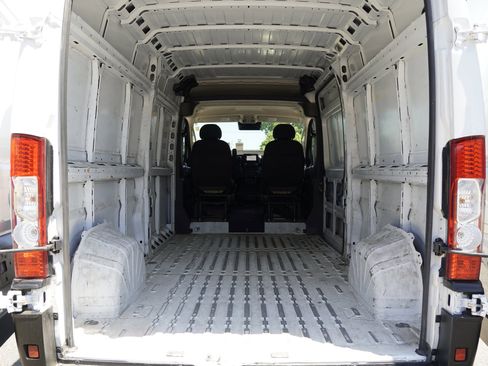 Used 2023 RAM ProMaster 2500 FWD image 11
