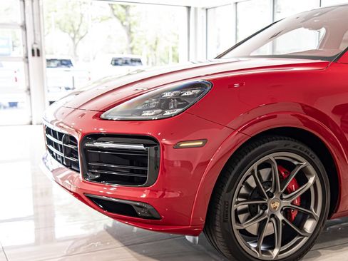 Used 2022 Porsche Cayenne GTS AWD/4WD image 4