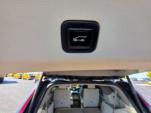 Used 2021 Cadillac Escalade Premium Luxury Platinum AWD/4WD image 11