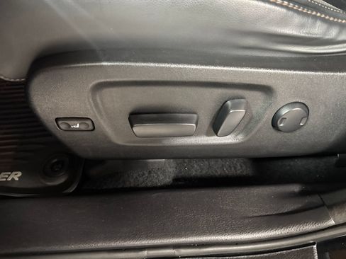 Used 2018 Toyota Highlander XLE AWD/4WD image 15