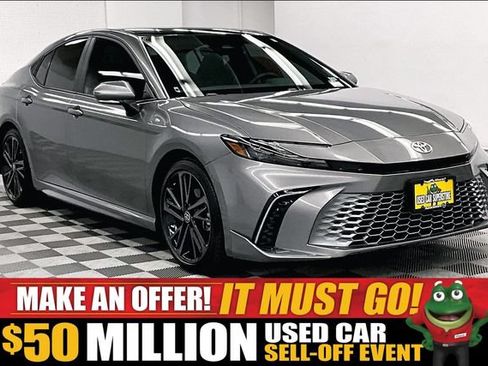 Used 2025 Toyota Camry XSE FWD image 1