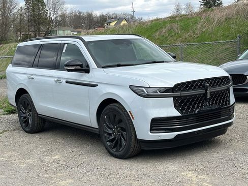 New 2026 Lincoln Navigator Reserve w/ Jet Appearance Package AWD/4WD image 28