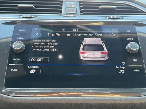 Used 2023 Volkswagen Tiguan SE R-Line image 29