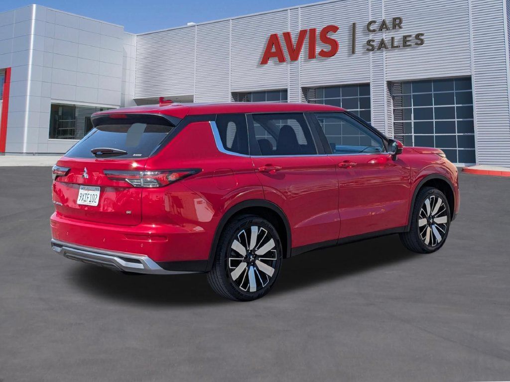 Used 2025 Mitsubishi Outlander SE AWD/4WD image 6