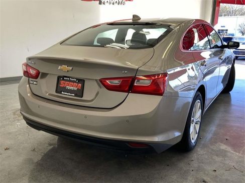 Used 2025 Chevrolet Malibu LT image 3