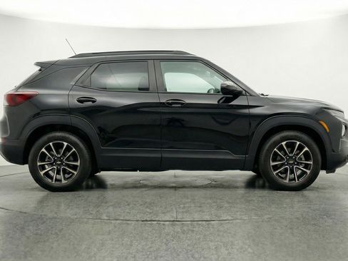 Used 2025 Chevrolet TrailBlazer LT image 11
