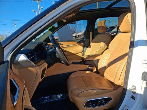 Used 2023 Jeep Grand Cherokee Summit image 13