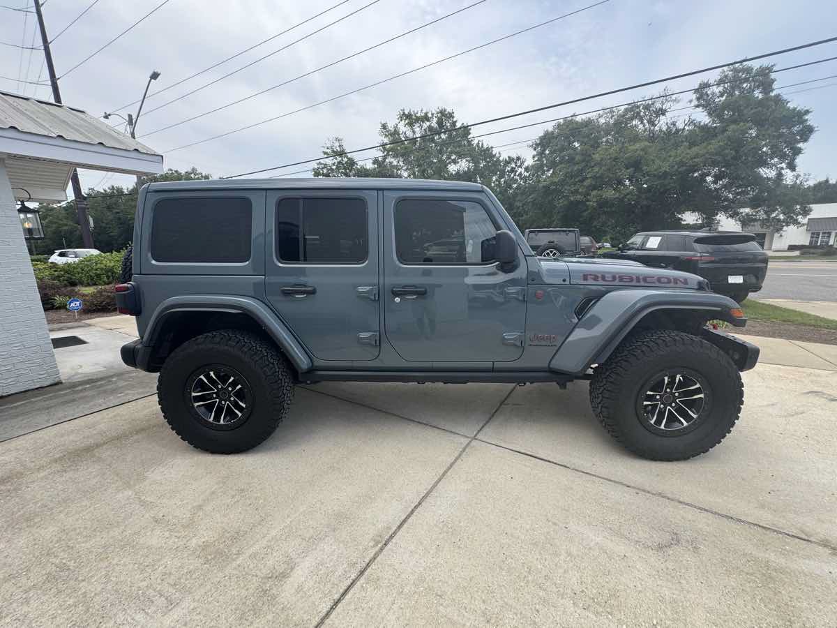 Used 2024 Jeep Wrangler Unlimited Rubicon AWD/4WD image 5