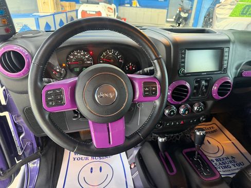 Used 2017 Jeep Wrangler Unlimited Sahara AWD/4WD image 24