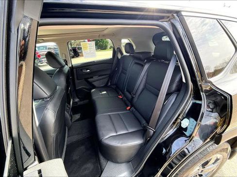 Certified 2025 Nissan Rogue SV w/ SV Premium Package AWD/4WD image 15