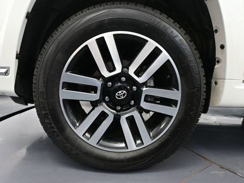 Used 2023 Toyota 4Runner Limited AWD/4WD image 17
