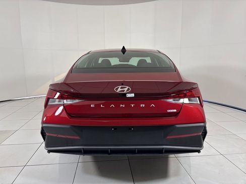 New 2025 Hyundai Elantra Hybrid FWD image 4