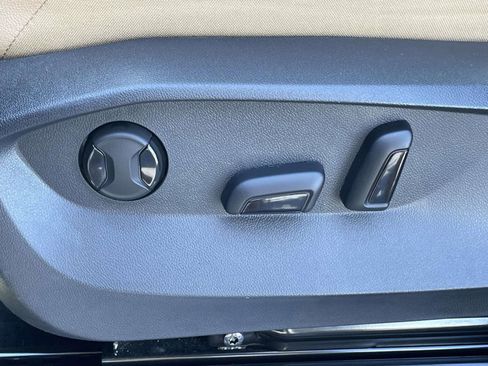 Certified 2024 Volkswagen Tiguan SE R-Line image 16