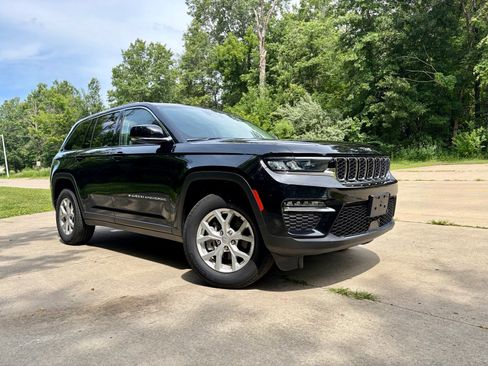 Used 2023 Jeep Grand Cherokee Limited AWD/4WD image 1