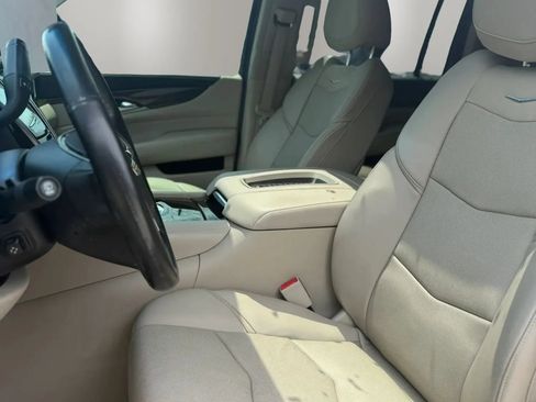 Used 2019 Cadillac Escalade ESV Luxury AWD/4WD image 12