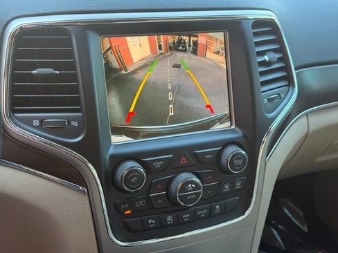 Used 2016 Jeep Grand Cherokee Limited w/ Trailer Tow Group IV AWD/4WD image 21