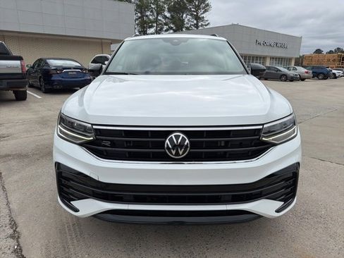 Used 2022 Volkswagen Tiguan SE R-Line image 3