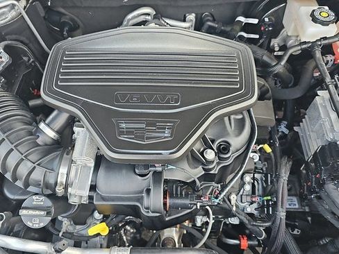 Used 2025 Cadillac XT6 Sport w/ LPO, Floor Liner Package image 33