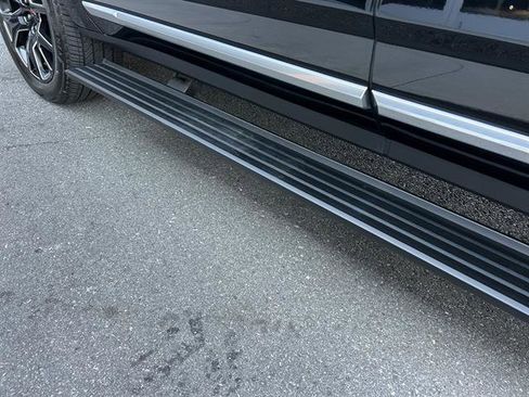 Used 2024 GMC Yukon XL Denali image 6