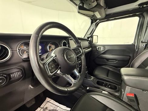 Used 2018 Jeep Wrangler Unlimited Sahara AWD/4WD image 7