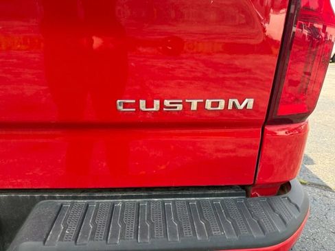 Used 2020 Chevrolet Silverado 1500 Custom w/ Custom Value Package AWD/4WD image 13