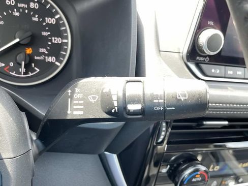 Used 2022 Nissan Rogue SV w/ SV Premium Package FWD image 27