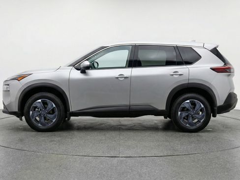 Used 2025 Nissan Rogue SV image 5