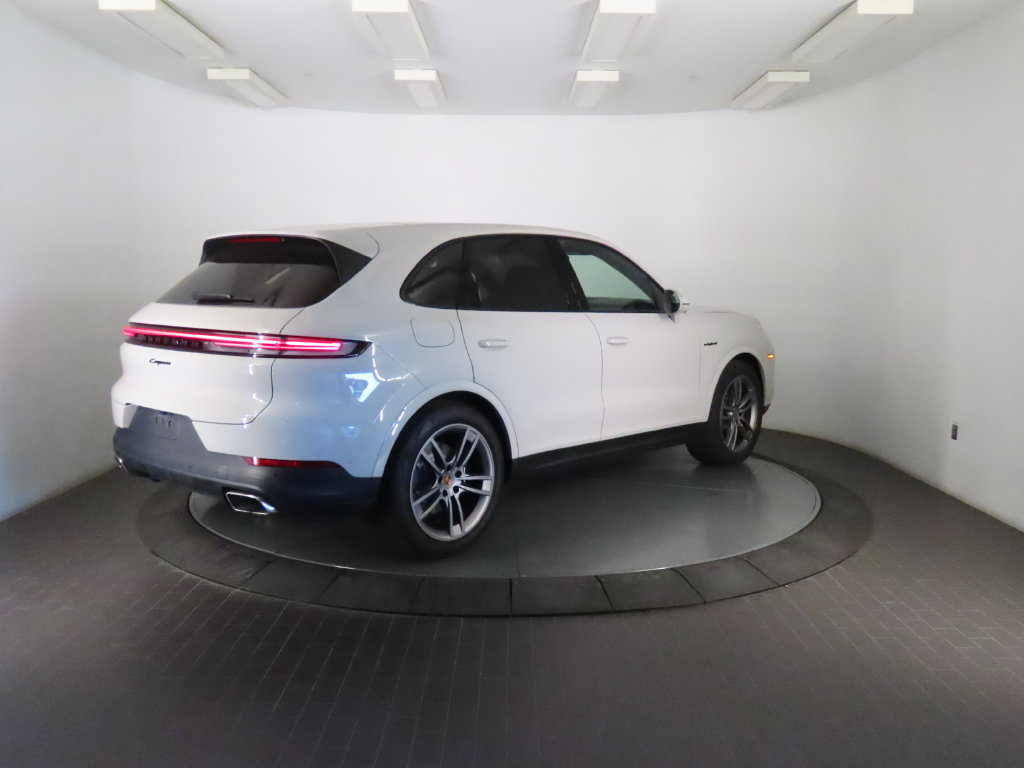 Certified 2026 Porsche Cayenne E-Hybrid AWD/4WD image 7