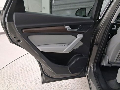 Used 2025 Audi Q5 e Premium image 26