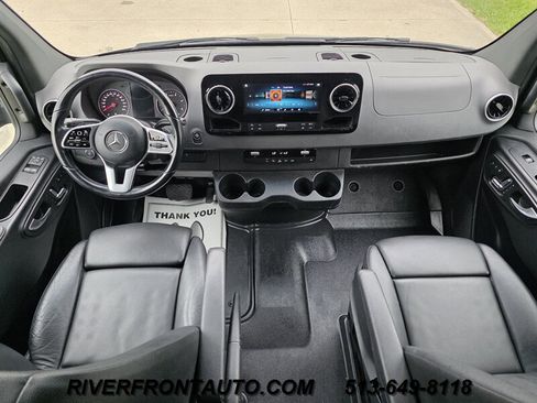 Used 2022 Mercedes-Benz Sprinter 2500 image 3