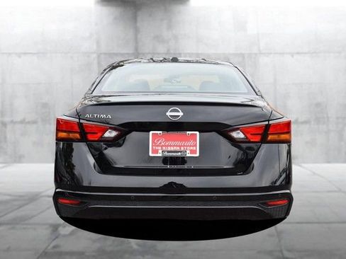 Certified 2025 Nissan Altima 2.5 SV image 6